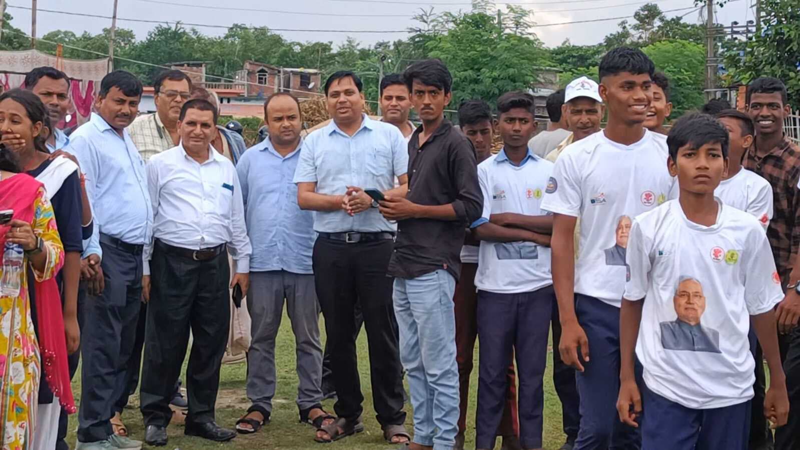 खेल प्रतियोगिता में अव्वल रहे छात्र छात्राओं को बीइओ ने किया सम्मानित