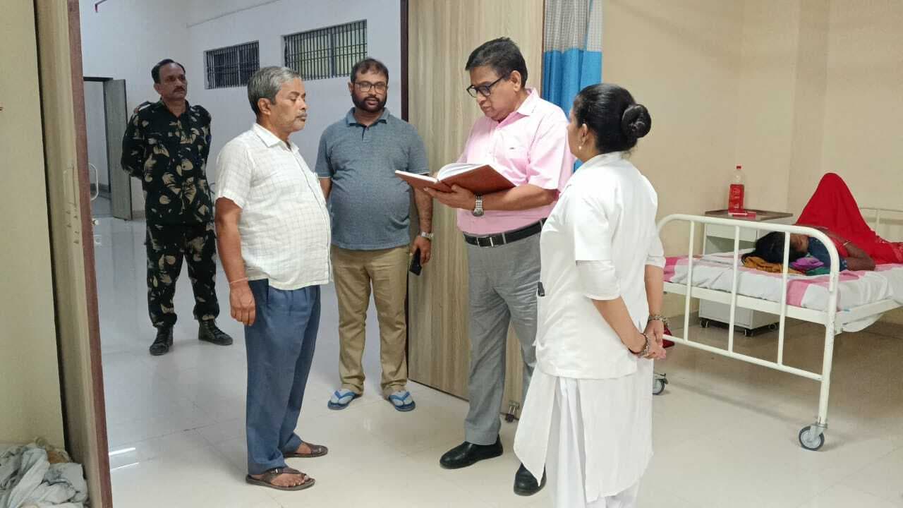 Madhubani News : रात्रि औचक निरीक्षण में आइसीयू व चाइल्ड वार्ड में अनुपस्थित चिकित्सक व जीएनएम से जवाब तलब