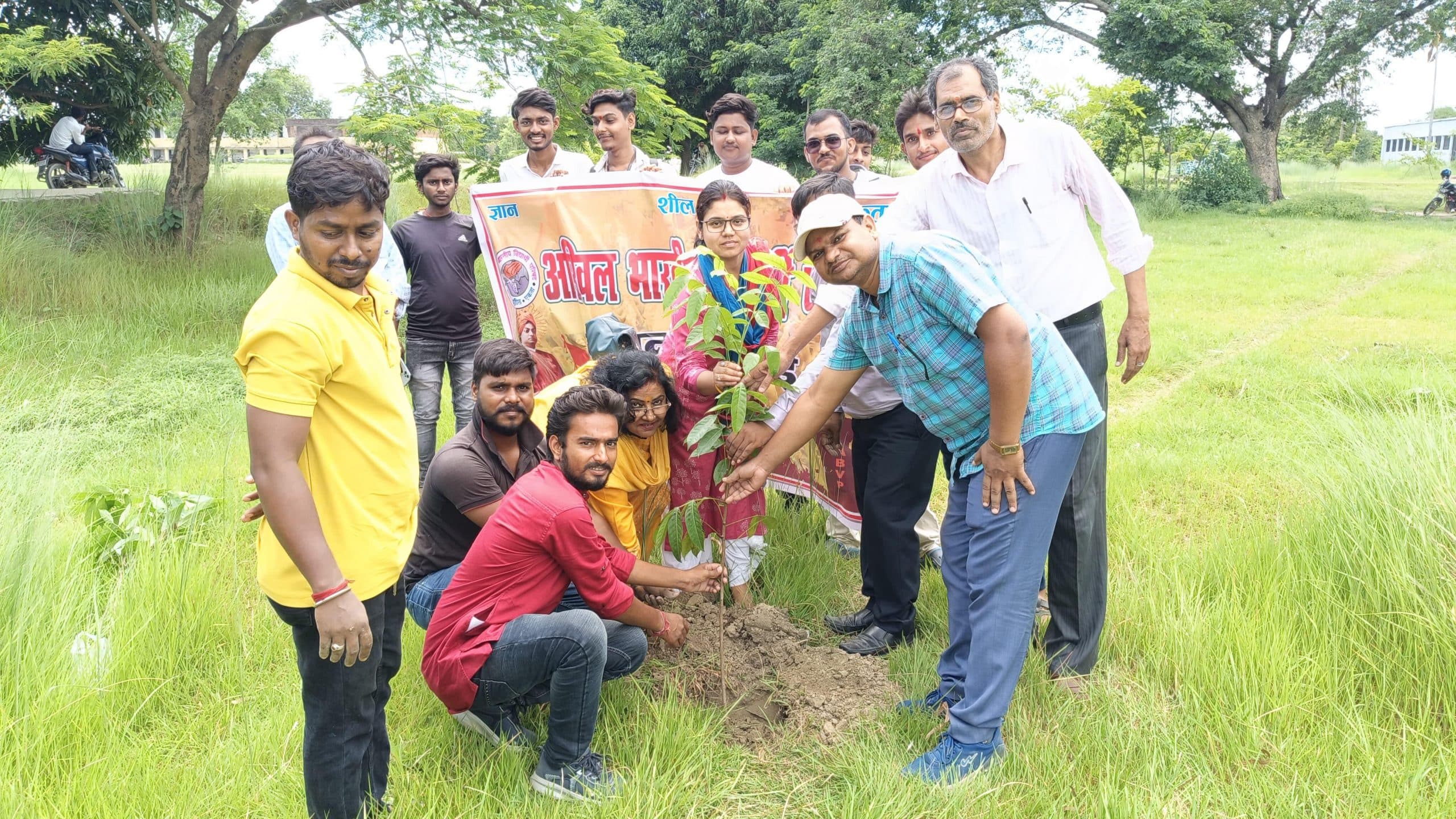 Madhubani News : एबीवीपी ने सुविधा कैंप व पौधारोपण कार्यक्रम का किया आयोजन