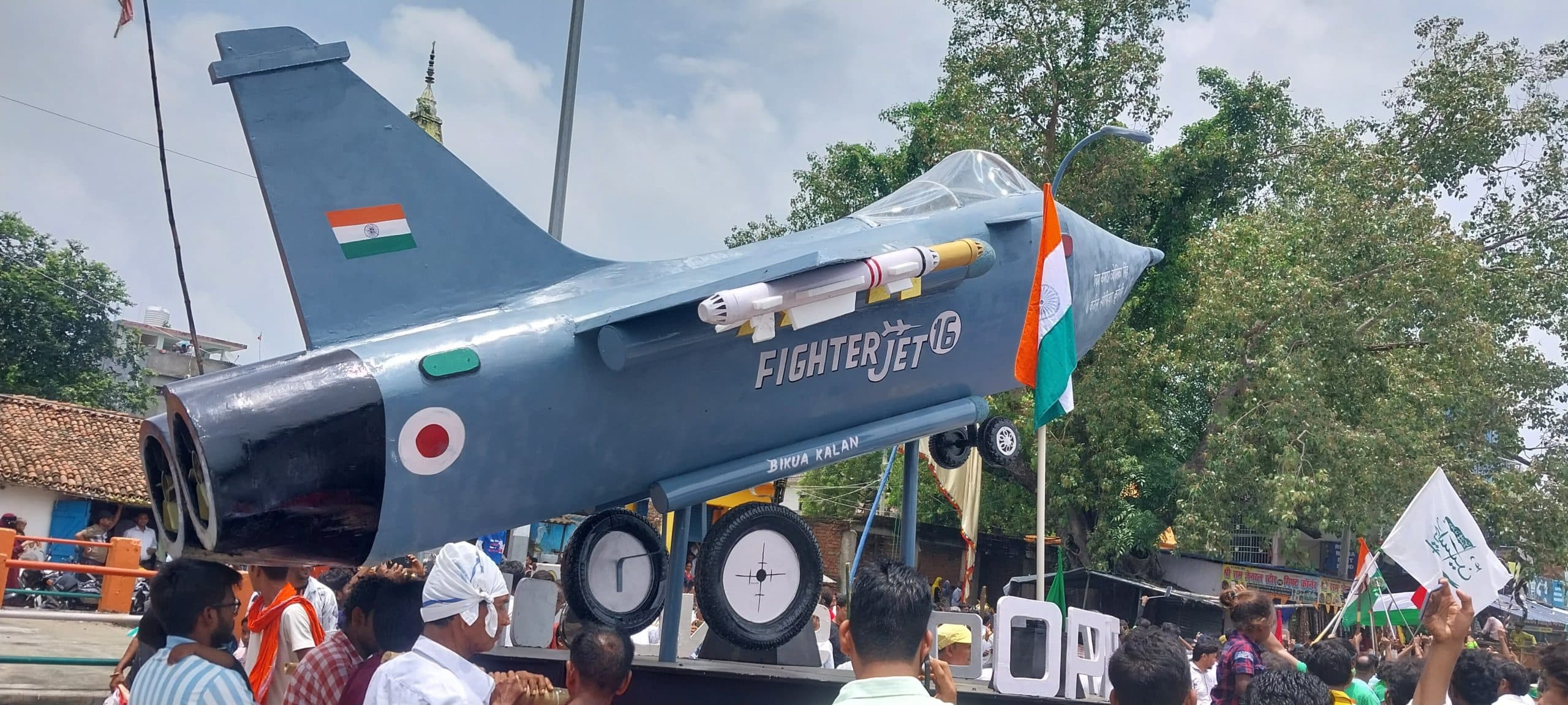 निकला मुहर्रम का जुलूस, राफेल जैसे ताजिये ने खींचा ध्यान