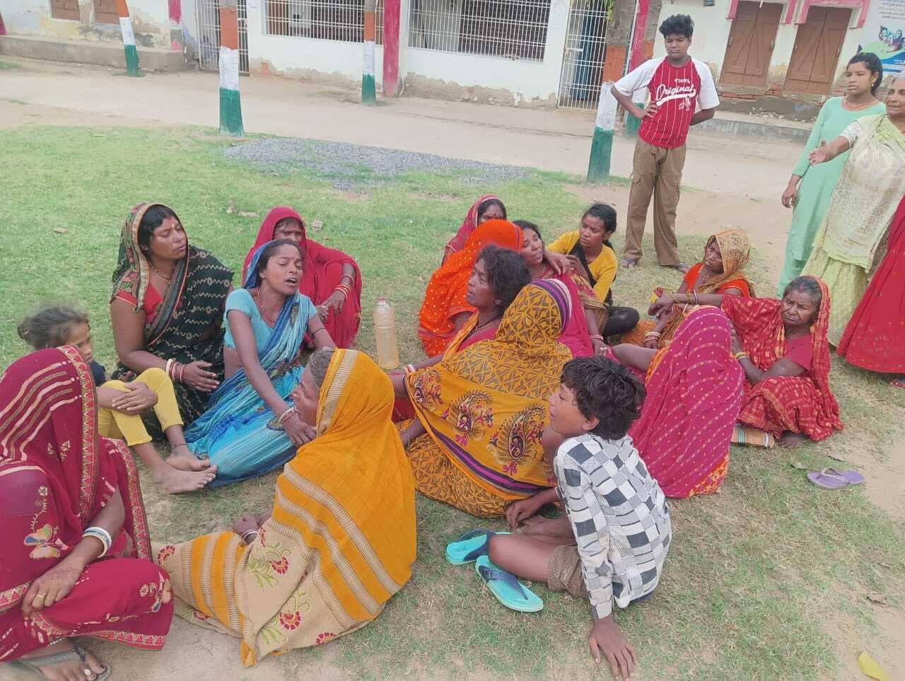 ऑटो व पिकअप की टक्कर में दो मजदूर की मौत, आधा दर्जन लोग गंभीर रूप से घायल