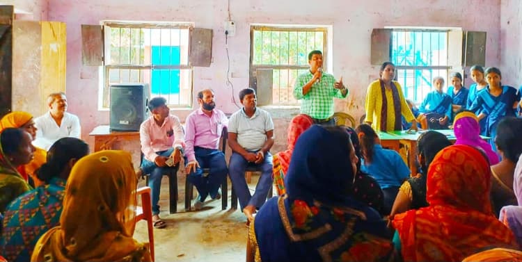 कन्या मवि मनिहारी में सम्पन्न हुआ विद्यालय शिक्षा समिति का चुनाव