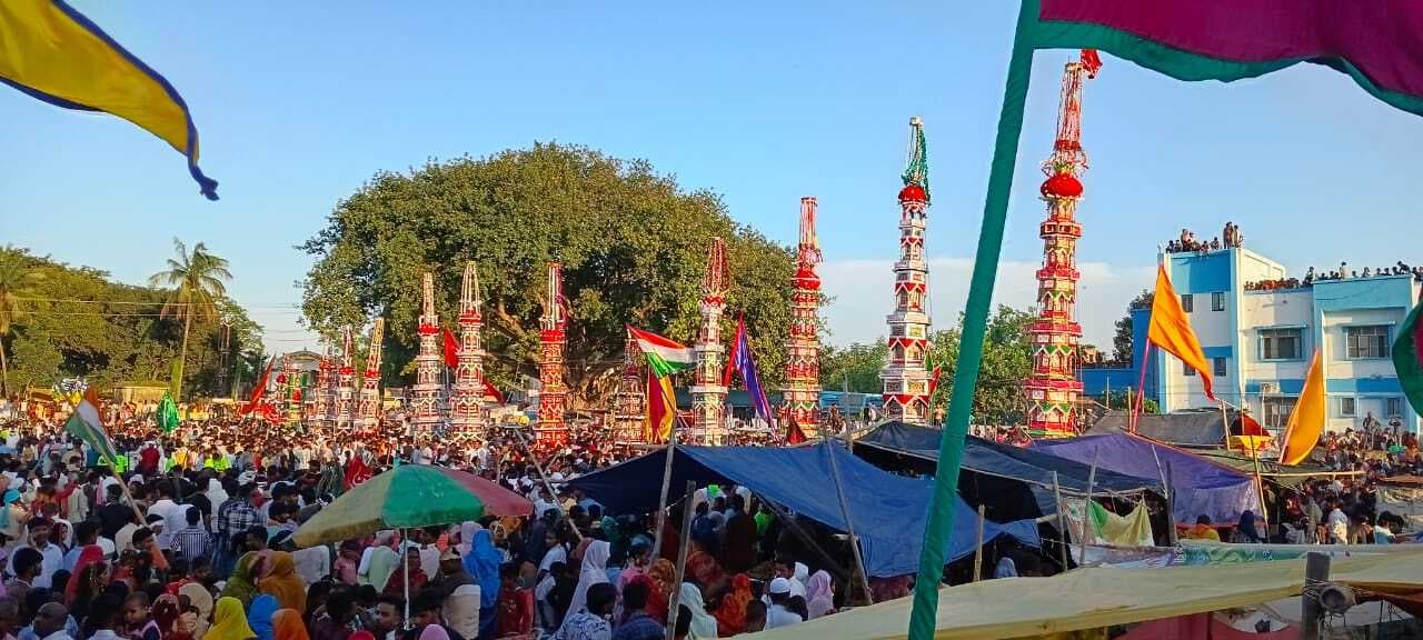 चौसा में हाई स्कूल में खेल मैदान में मुहर्रम मेला का आयोजन