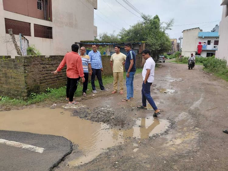 Jamshedpur news. हरिओम नगर रोड नंबर पांच : जानलेवा बनी सड़क, रोज हो रहे हादसे