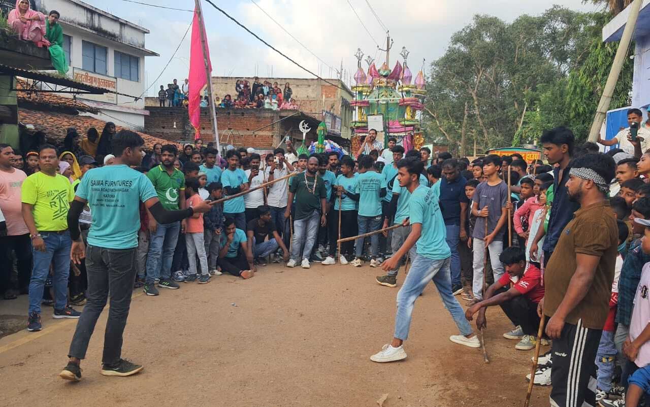 कटोरिया में मुहर्रम की दसवीं पर निकला गया भव्य ताजिया जुलूस