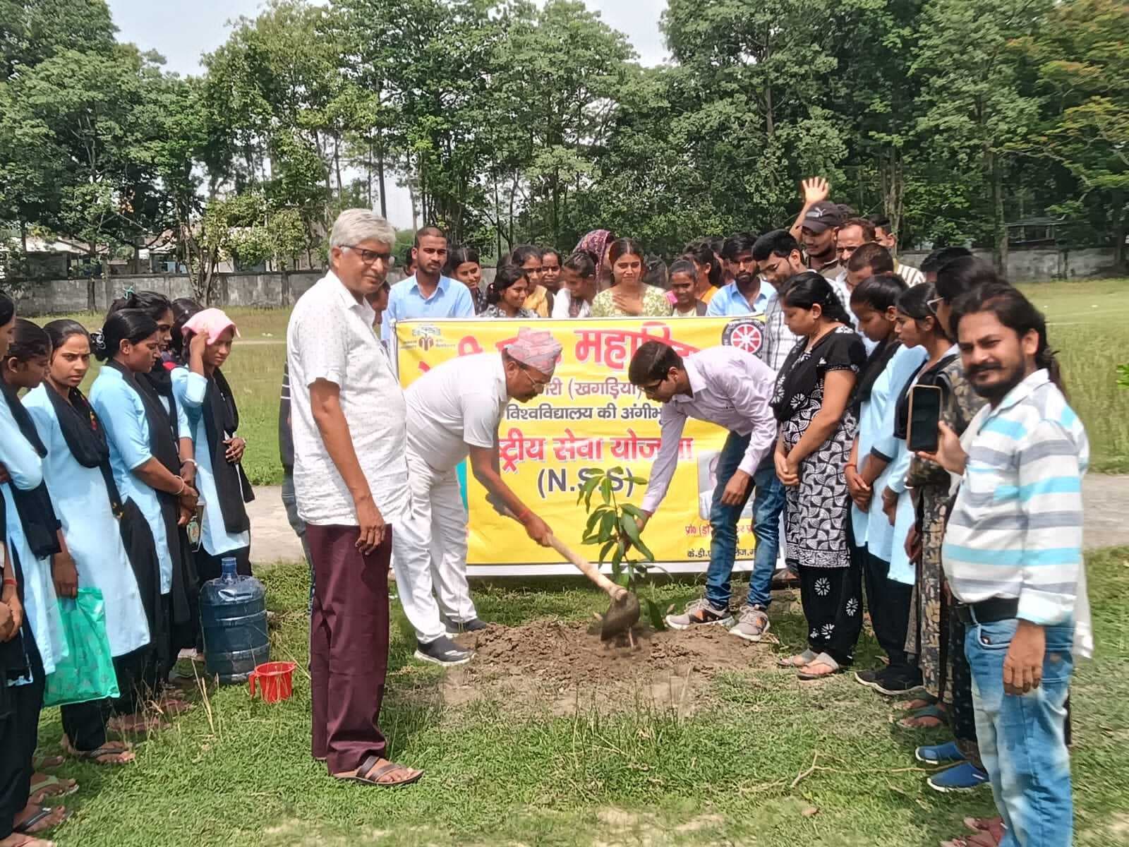 पर्यावरण प्रदूषण के दुष्प्रभाव को कम करता है पेड़ : डॉ रोशन रवि