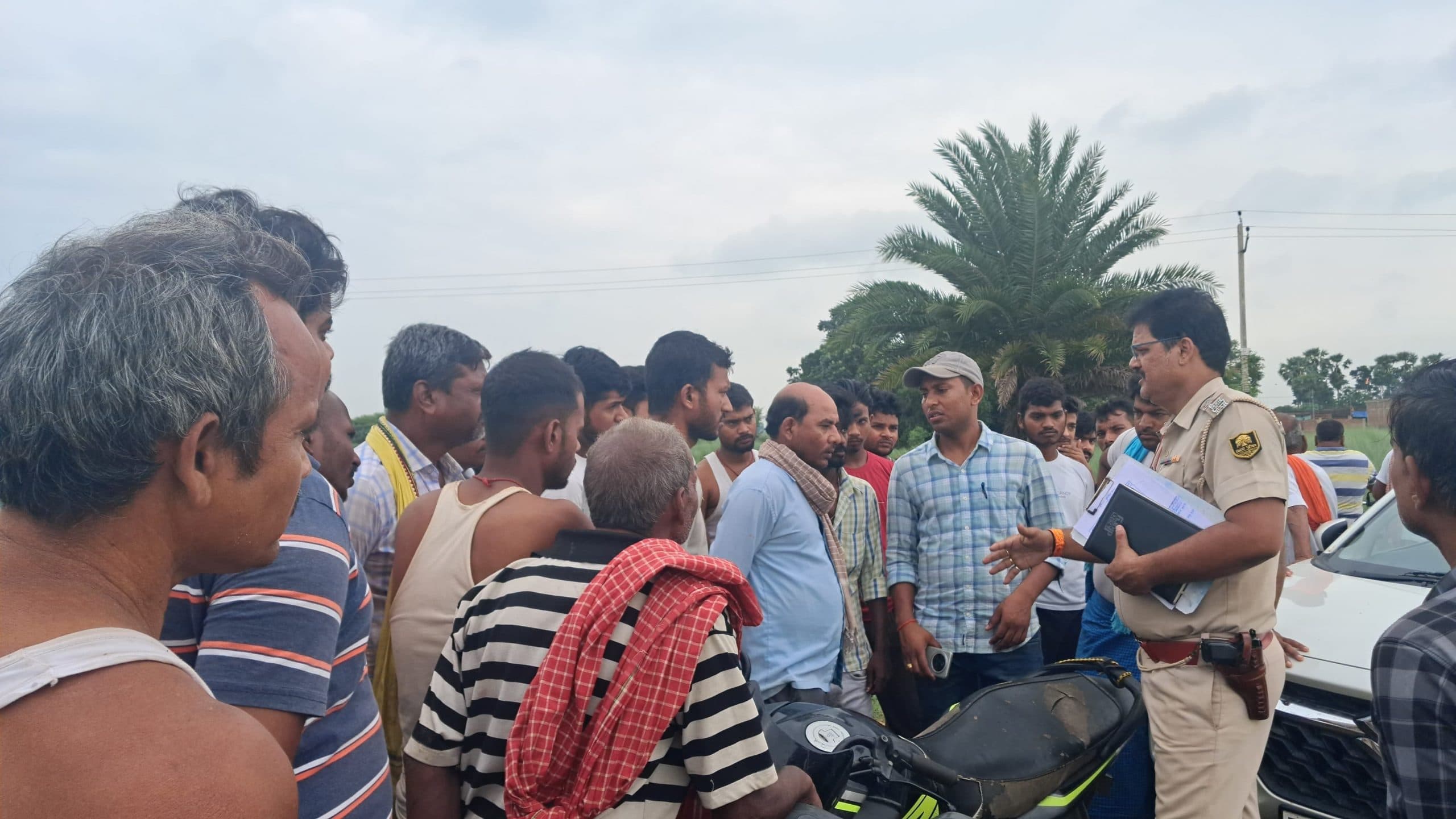 अनियंत्रित होकर पुल से टकराया बाइक चालक, मौत