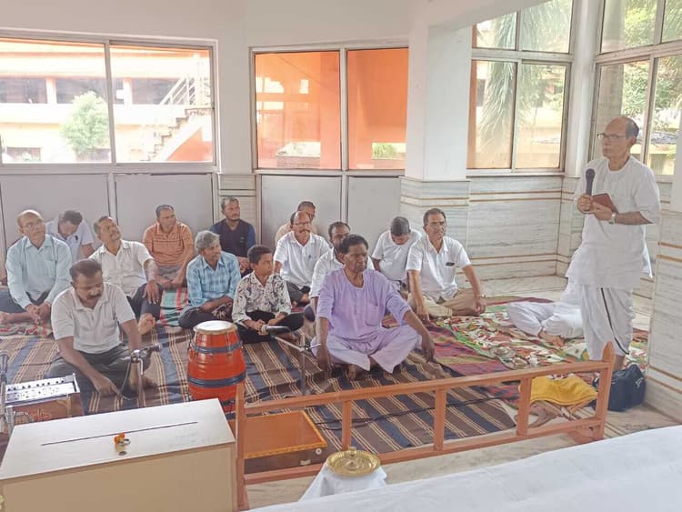 Chaibasa News : अनुकूल चंद्र के बताये मार्ग पर चलने का लिया संकल्प