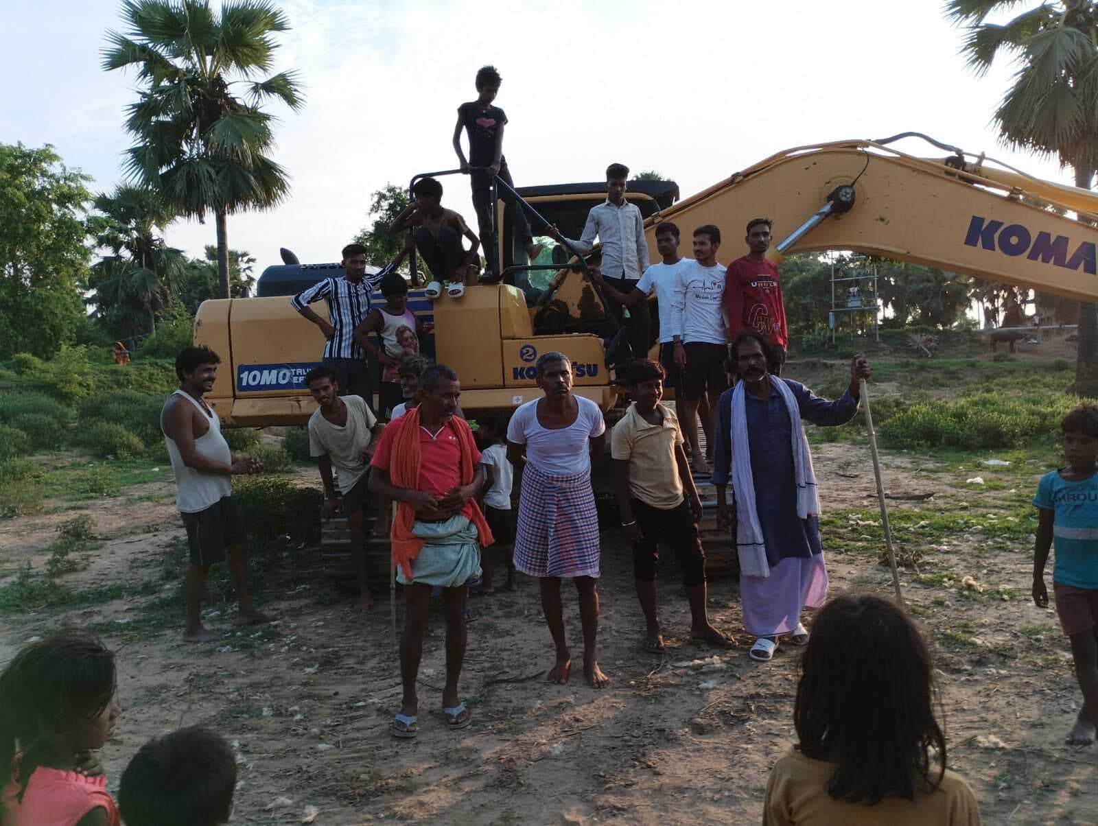 दरधा नदी से अवैध मिट्टी खनन का विरोध