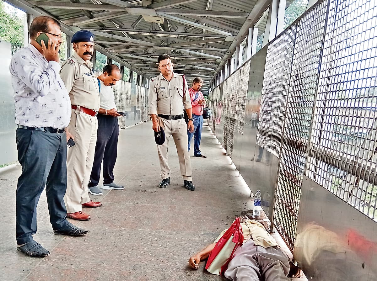 Jamshedpur News : टाटानगर स्टेशन पर हार्ट अटैक से कोलकाता के ज्वेलरी डब्बा कारोबारी की मौत