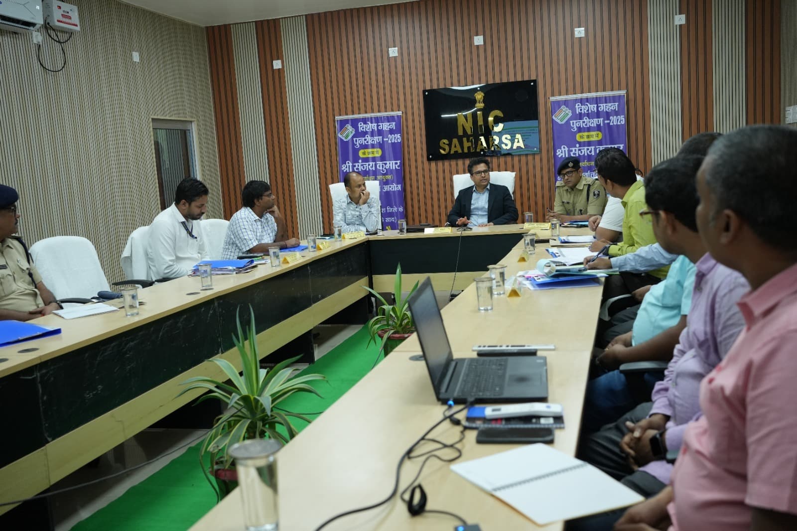 आयुक्त ने सहरसा में विशेष गहन पुनरीक्षण अभियान कार्यों की समीक्षा की