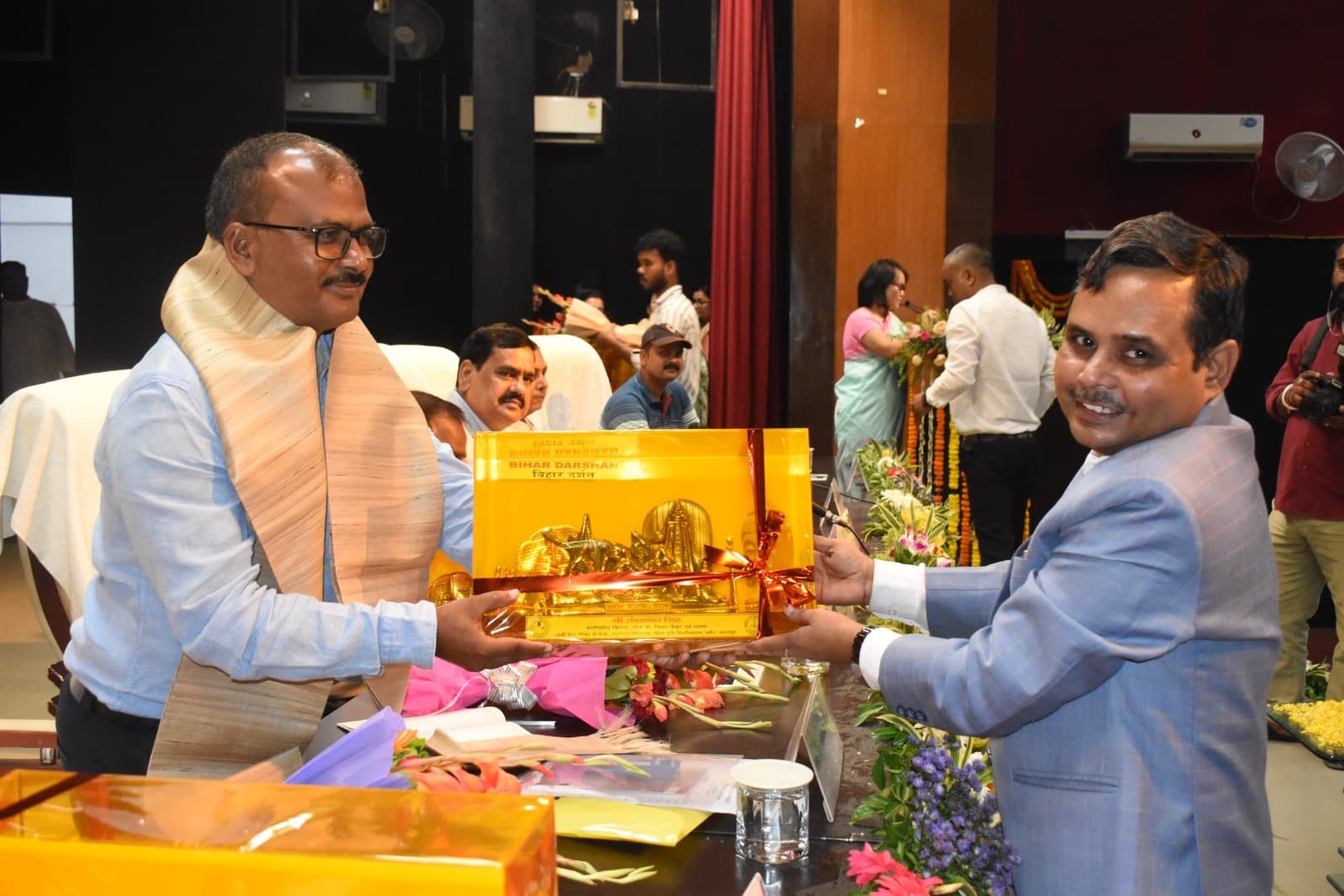 शिक्षक की नौकरी छोड़ रविशंकर फल और सब्जियों की खेती कर बढ़ा रहे है आमदनी