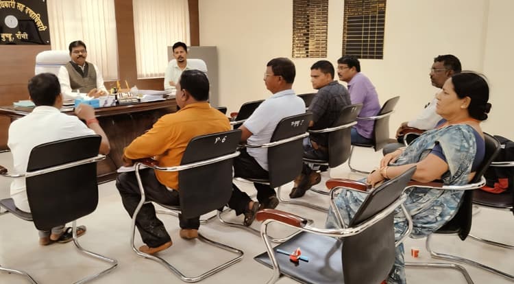 बुंडू एसडीएम ने अनुमंडलीय अस्पताल का निरीक्षण किया