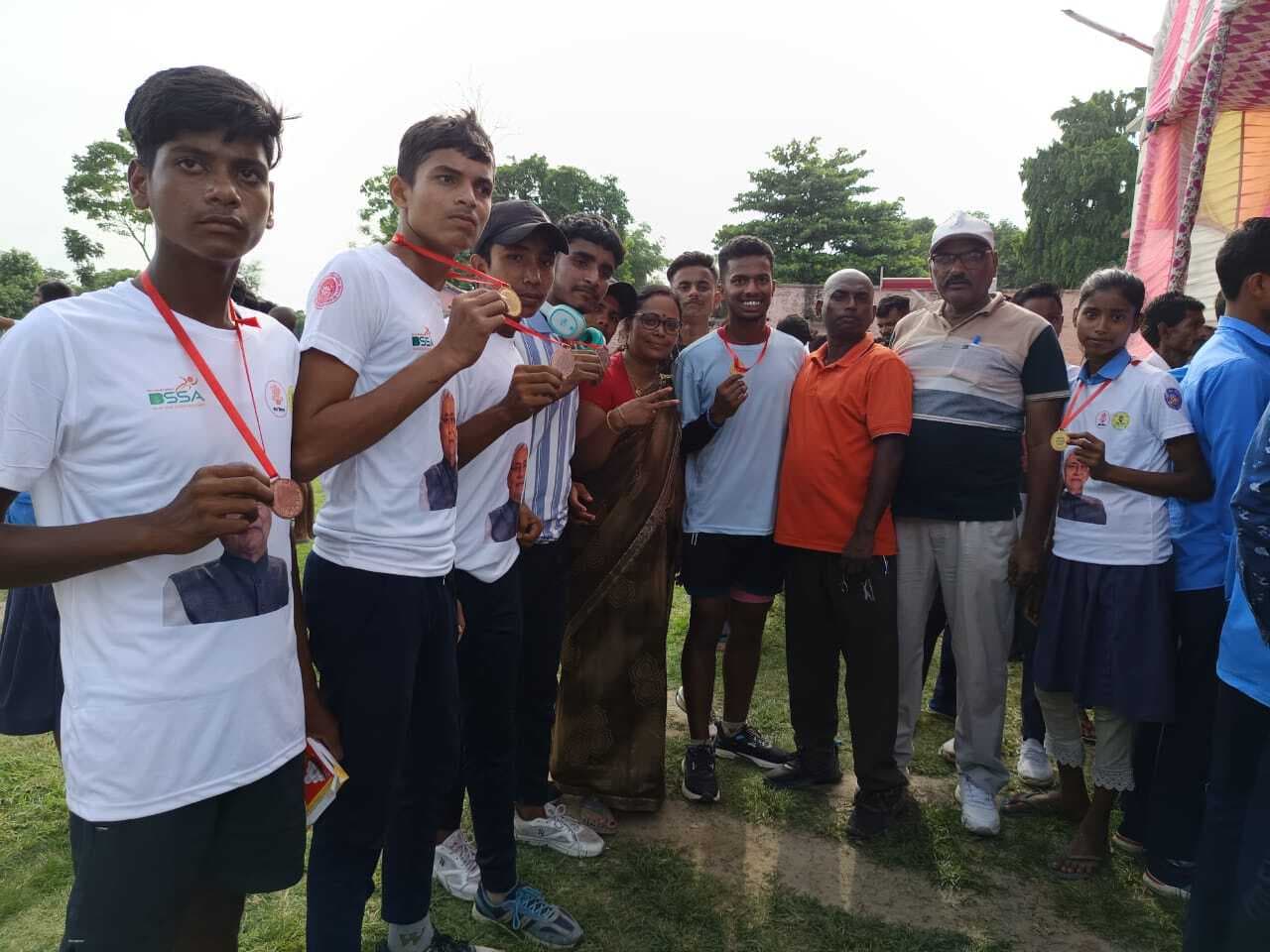 खेल प्रतियोगिता में मवि गोआसी के बच्चों ने मचाया धमाल