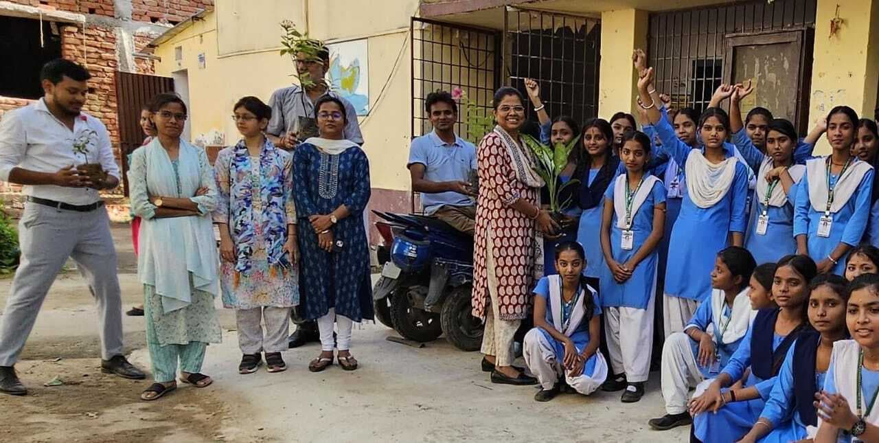 वन हमारे जीवन पर हुई परिचर्चा, लगाये पौधे