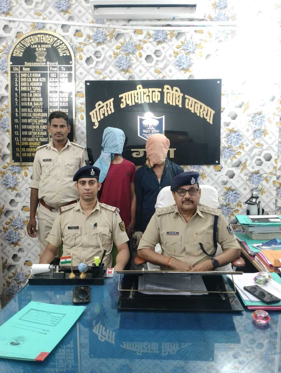 बाइक व रुपये लूटने के मामले में दो पकड़ाये