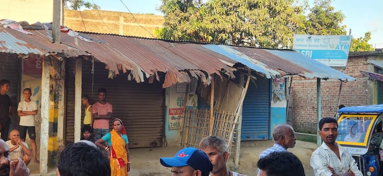 ताजिया जुलूस में शामिल शरारती तत्वों ने की दुकानों में तोड़-फोड़