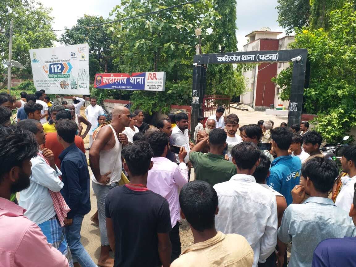 कब्रिस्तान में नाले का पानी जाने को लेकर थाने में हंगामा