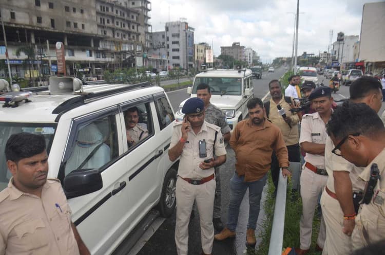 Dhanbad News : 80 से अधिक वाहन चालकों से वसूला गया 70 हजार रुपये जुर्माना