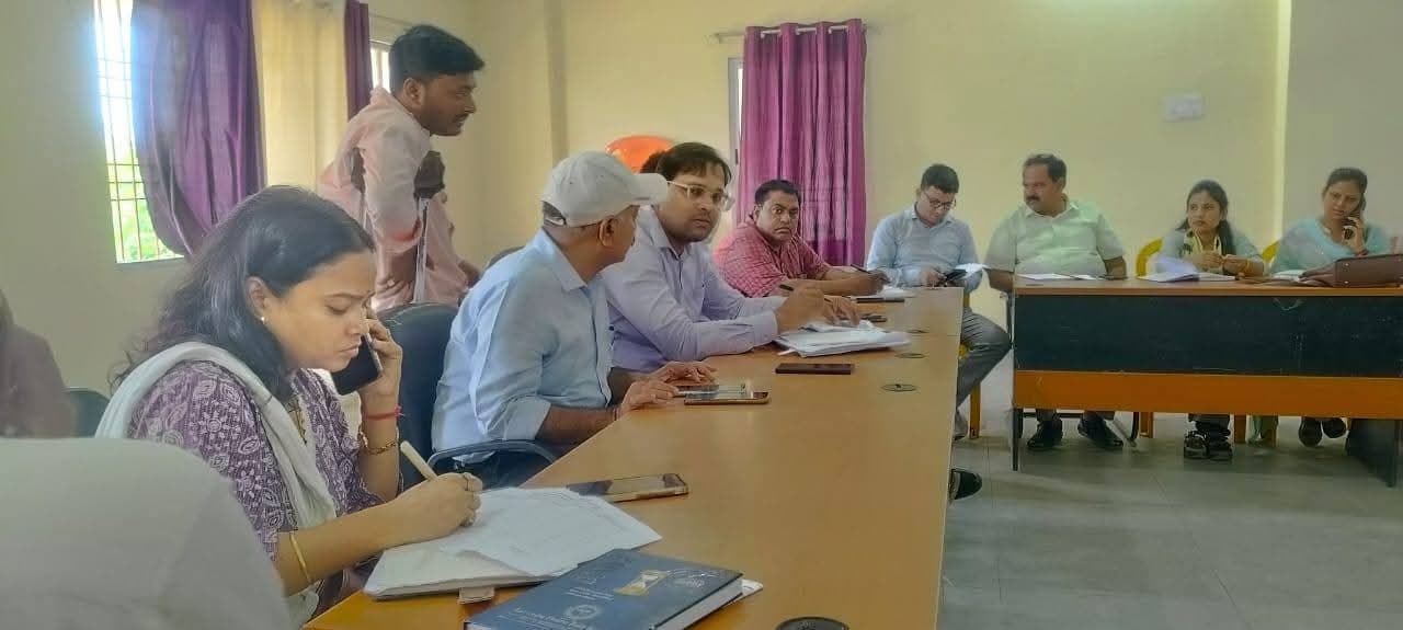 मतदाताओं के बीच समय से करें गणना प्रपत्र का वितरण