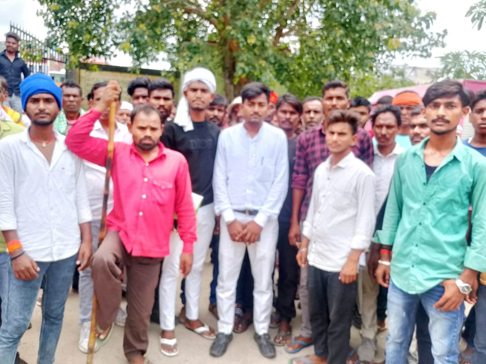 पूर्व मुखिया पर जबरन जमीन कब्जा करने का आरोप