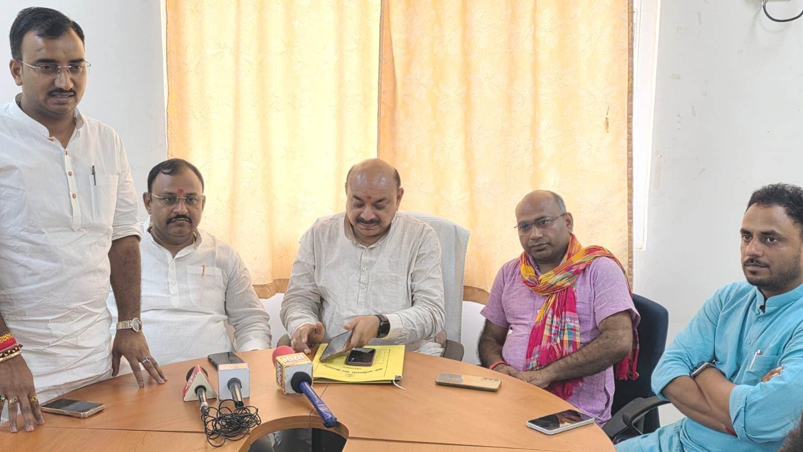 अभिभावक बच्चों को बाल मजदूरी के बजाय पढ़ाई के लिए भेंजे स्कूल : अरविंद