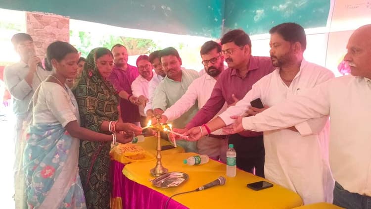 लोगों के रक्तचाप, शुगर, हीमोग्लोबिन व सामान्य स्वास्थ्य की हुई जांच