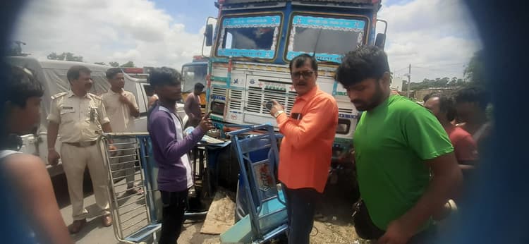 Darbhanga News: फोरलेन पर ट्रक ने इ-रिक्शा में मारी ठोकर, तीन की मौत
