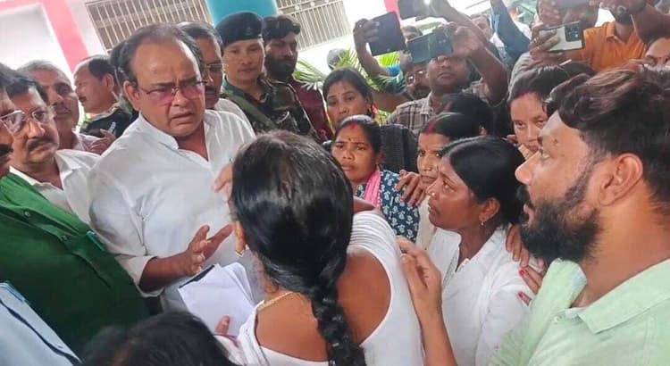 Deoghar news : स्वास्थ्य मंत्री से मिला स्वास्थ्यकर्मियों का प्रतिनिधिमंडल, वेतन भुगतान व बहाली की उठायी मांग