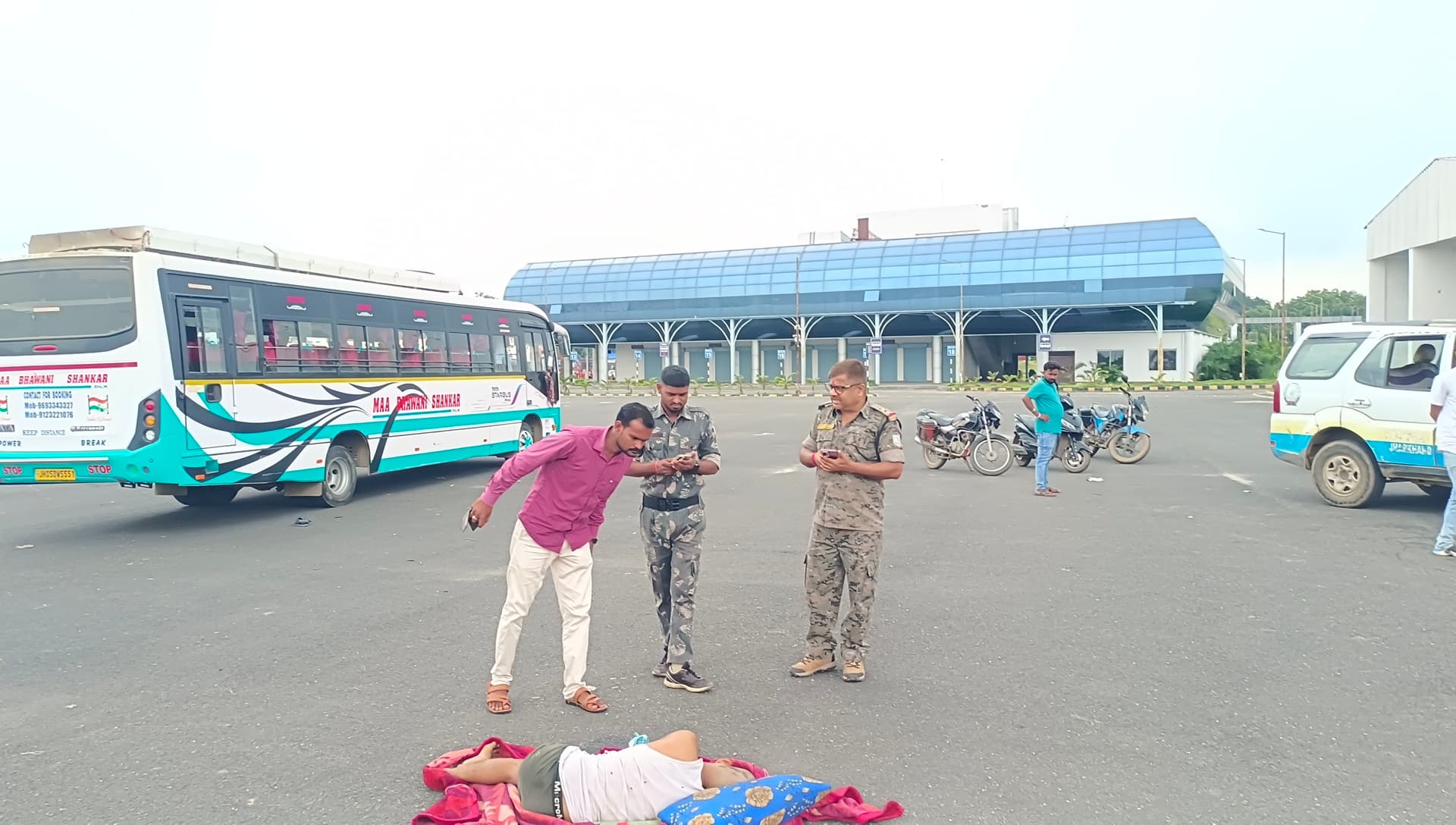 Deoghar news : बस चालक की मौत मामले में बस के कंडक्टर और खलासी पर प्राथमिकी दर्ज