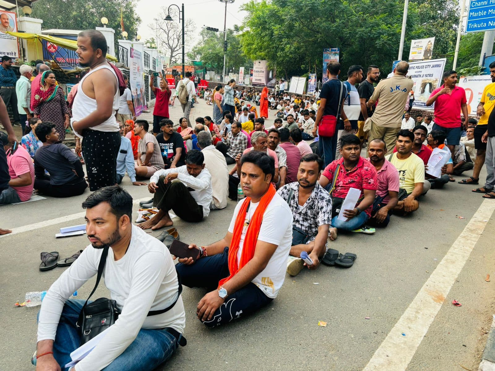 कोढ़ा से अमरनाथ यात्रा के लिए बड़ी संख्या में श्रद्धालु हुए रवाना