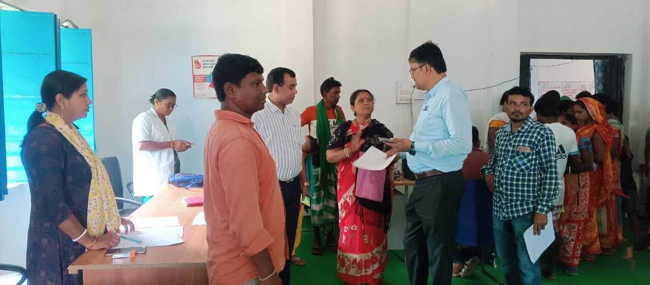 शिविर में पशुधन योजना के लिए लोगों ने दिये आवेदन