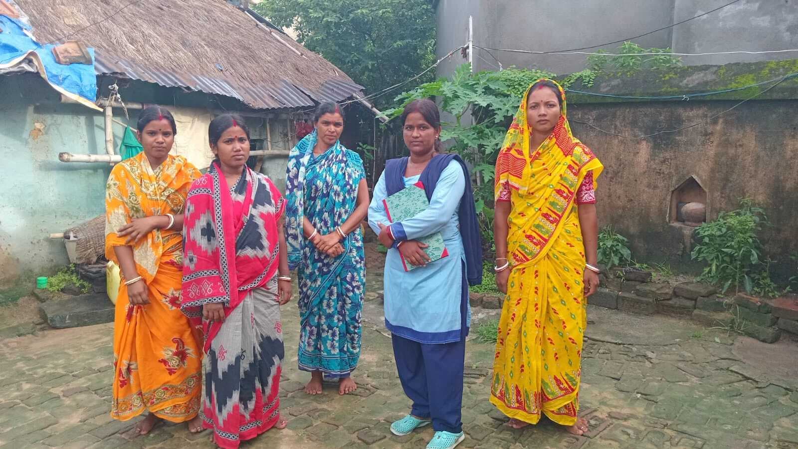 कुंडहित में स्वच्छ सर्वेक्षण शुरू, जलसहिया ले रही हैं फीडबैक