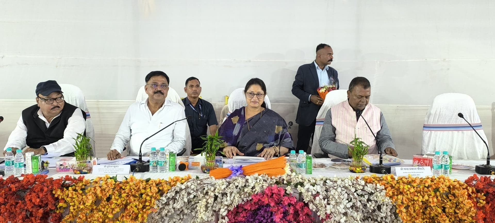 Giridih News :अधिकारी पारदर्शिता व गुणवत्ता को दें बढ़ावा : अन्नपूर्णा