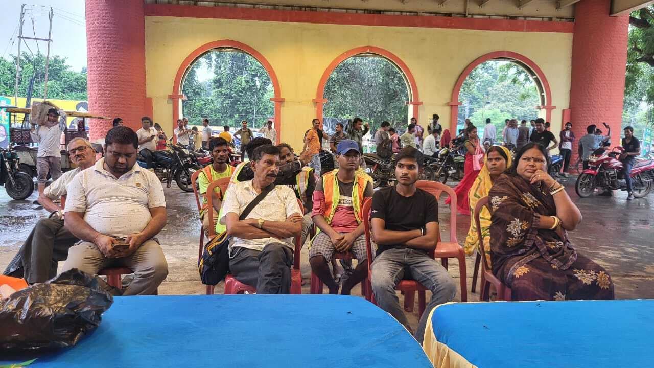 रेल कर्मचारियों की मांगें पूरी करे सरकार: विनोद