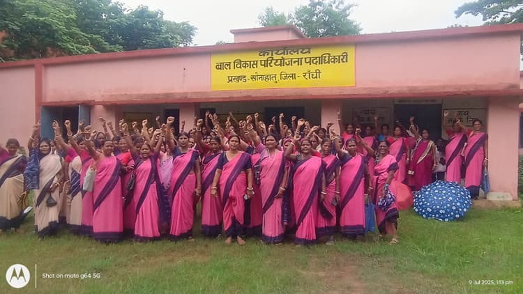 आंगनबाड़ी सेविका संघ ने किया प्रदर्शन, ज्ञापन सौंपे