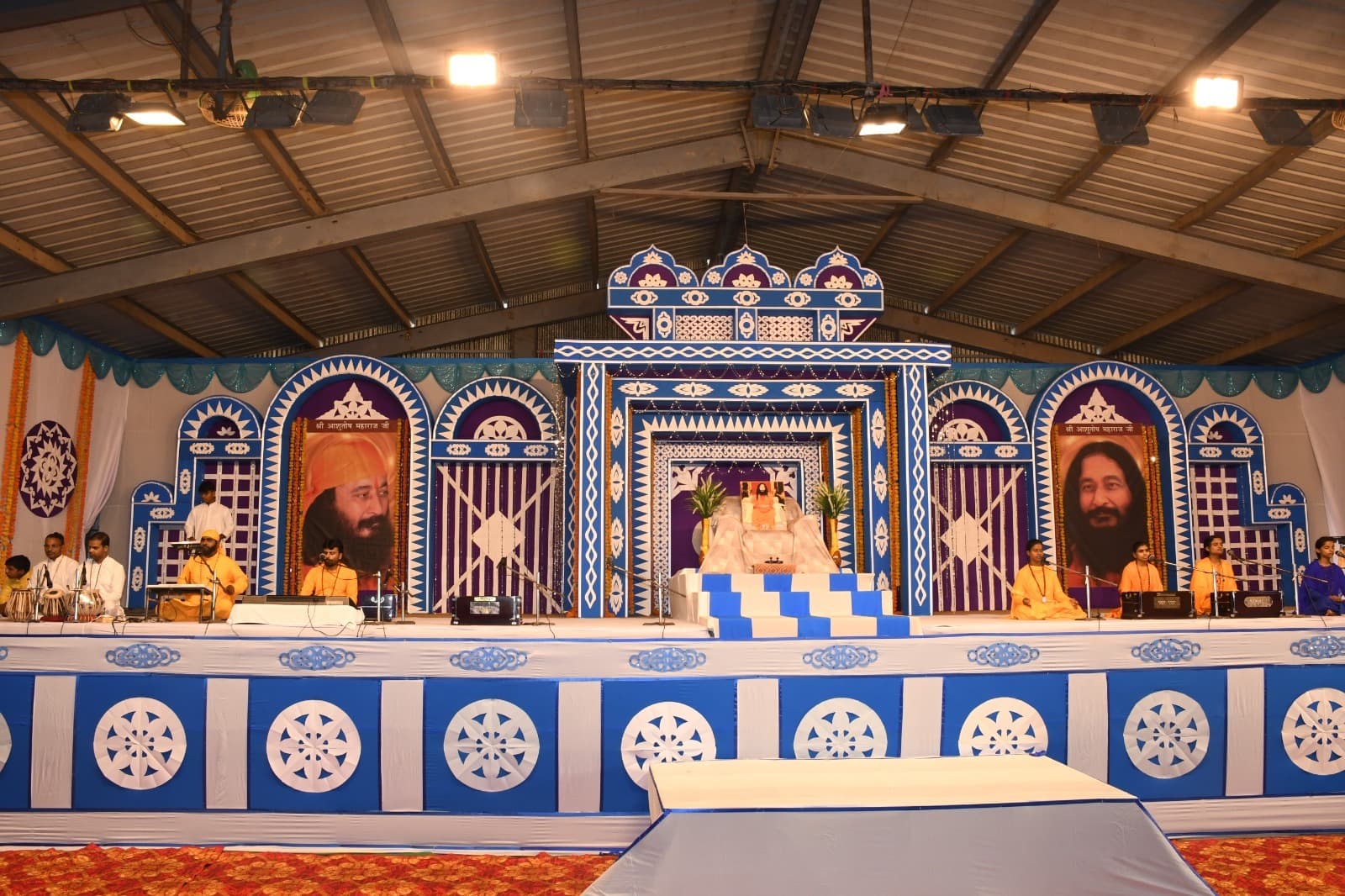 गुरुपूजा महोत्सव आज तैयारी पूरी, भक्तों की जुटी भीड़