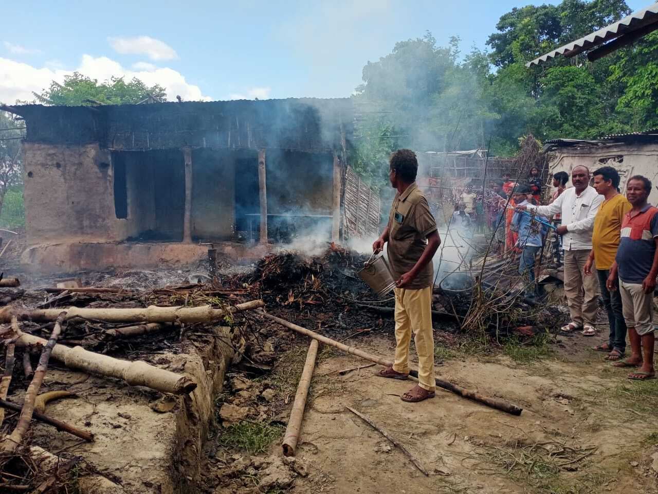 आग से छह घर जले, लाखों की क्षति