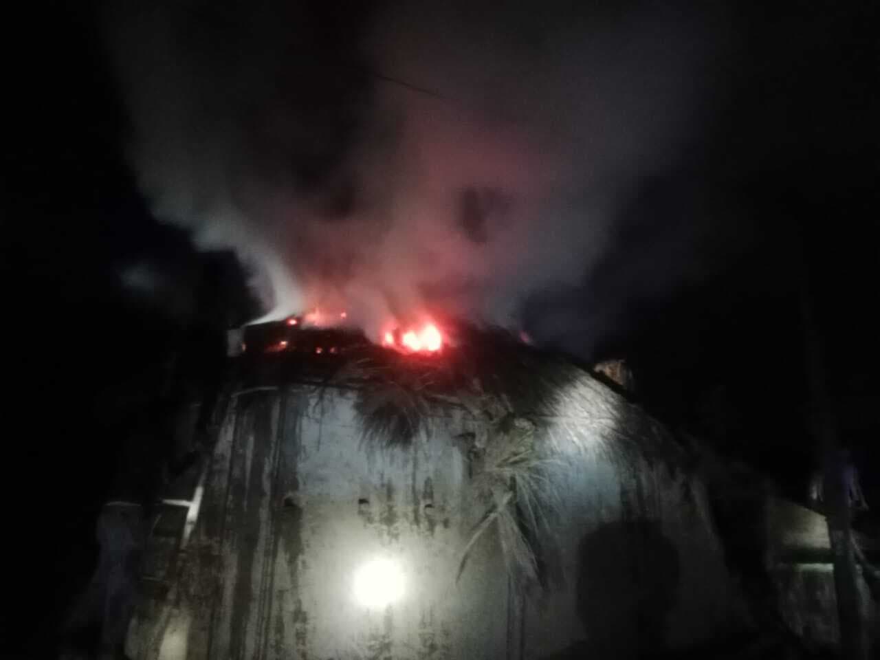 आकाशीय बिजली गिरने से घर में लगी आग, हजारों का नुकसान