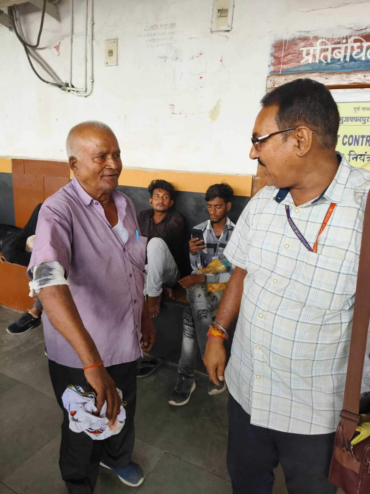 सीवान-समस्तीपुर इंटरसिटी में खिड़की टूटने से बुजुर्ग यात्री घायल