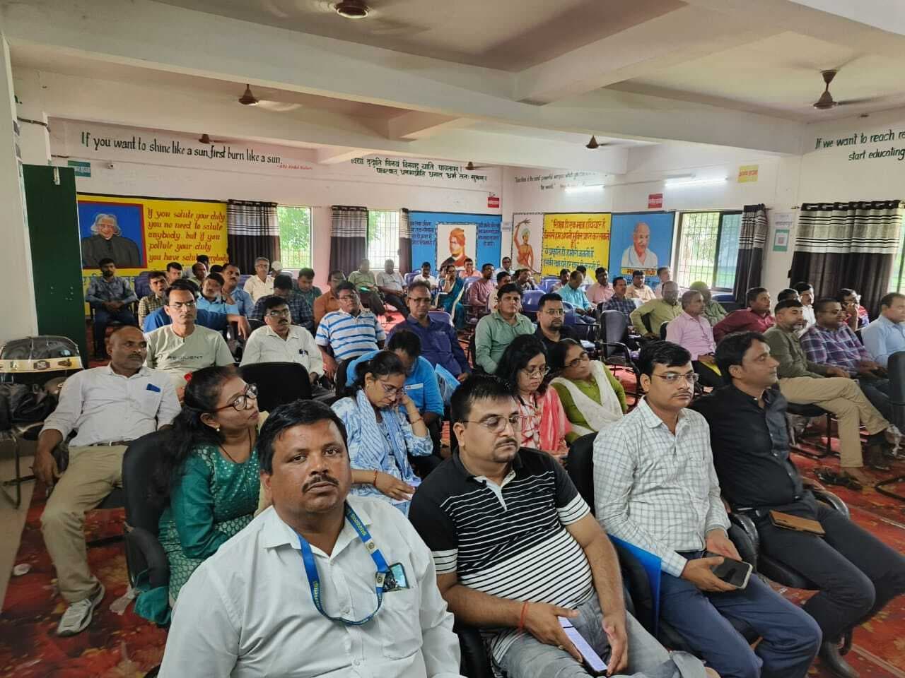 विद्यालय प्रबंधन समिति के कार्य व दायित्व पर हुई चर्चा