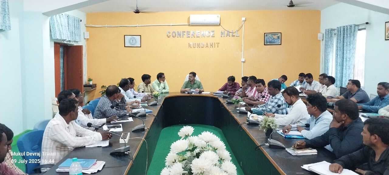 मनरेगा की पुरानी योजनाओं को पूर्ण कर करें बंद : बीडीओ