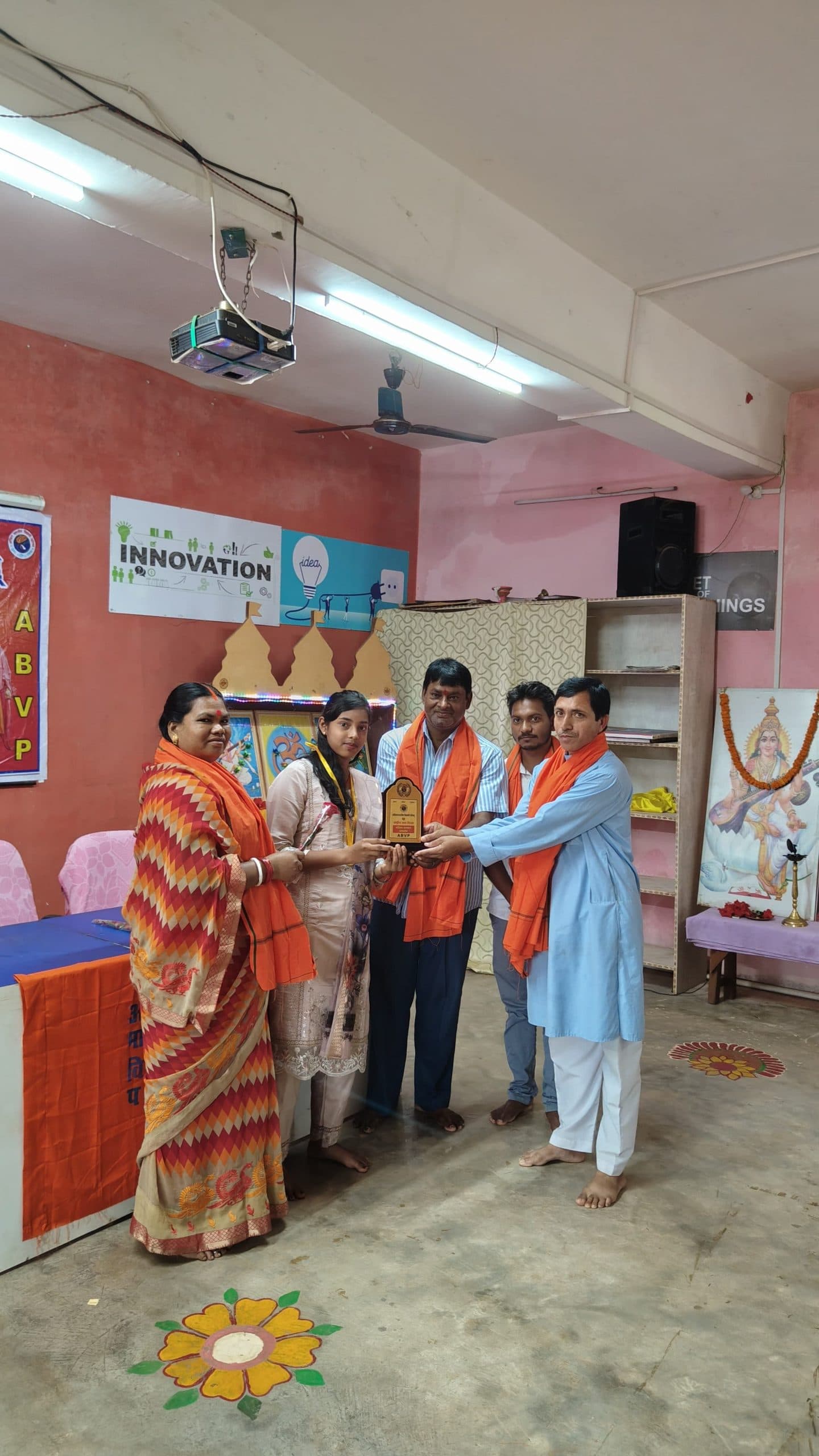 उत्कृष्ट छात्रा को किया सम्मानित