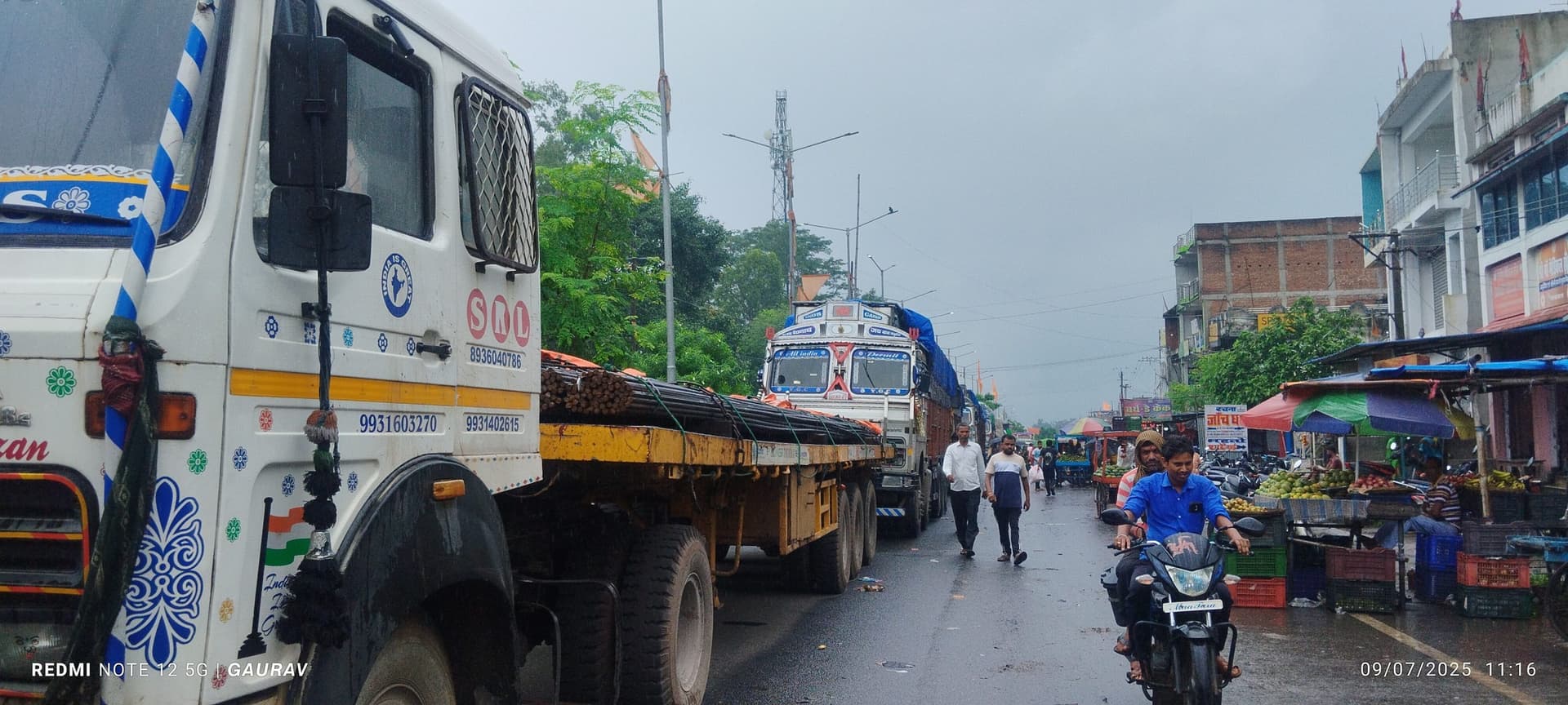 Giridih News :पुराने जीटी रोड पर चार घंटे बाधित रहा आवागमन