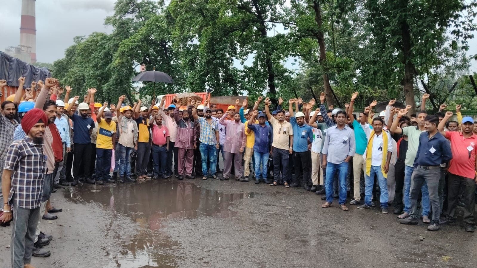 Bokaro News : एएमसी-एआरसी मजदूरों ने किया प्रदर्शन