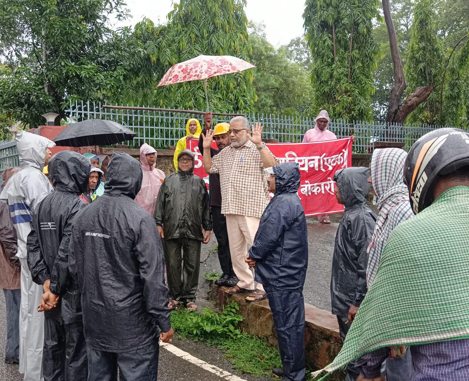 Bokaro News : ठेकेदार मजदूर यूनियन ने निकाला जुलूस