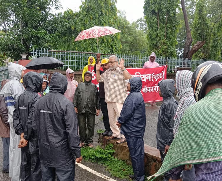 Bokaro News : ठेकेदार मजदूर यूनियन ने निकाला जुलूस