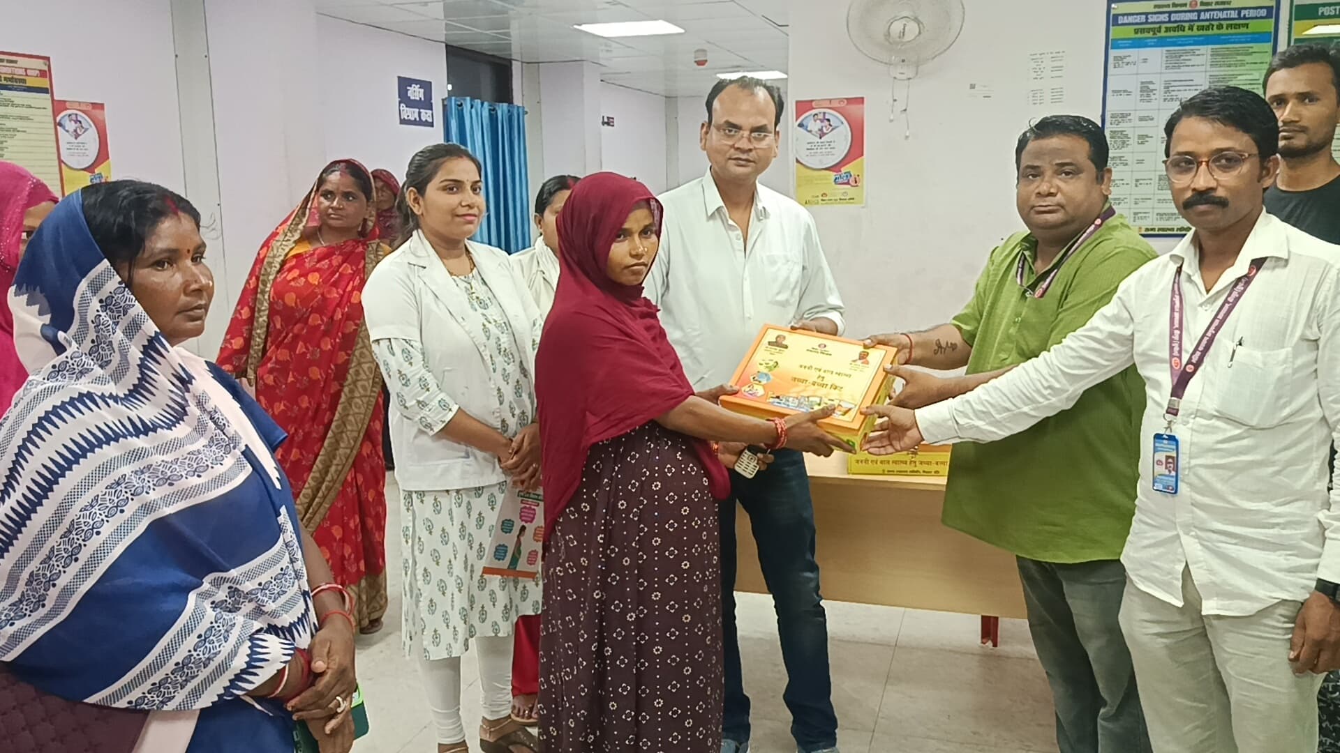 10 प्रसूता माताओं के बीच जच्चा-बच्चा पोषण कीट का वितरण शुरू