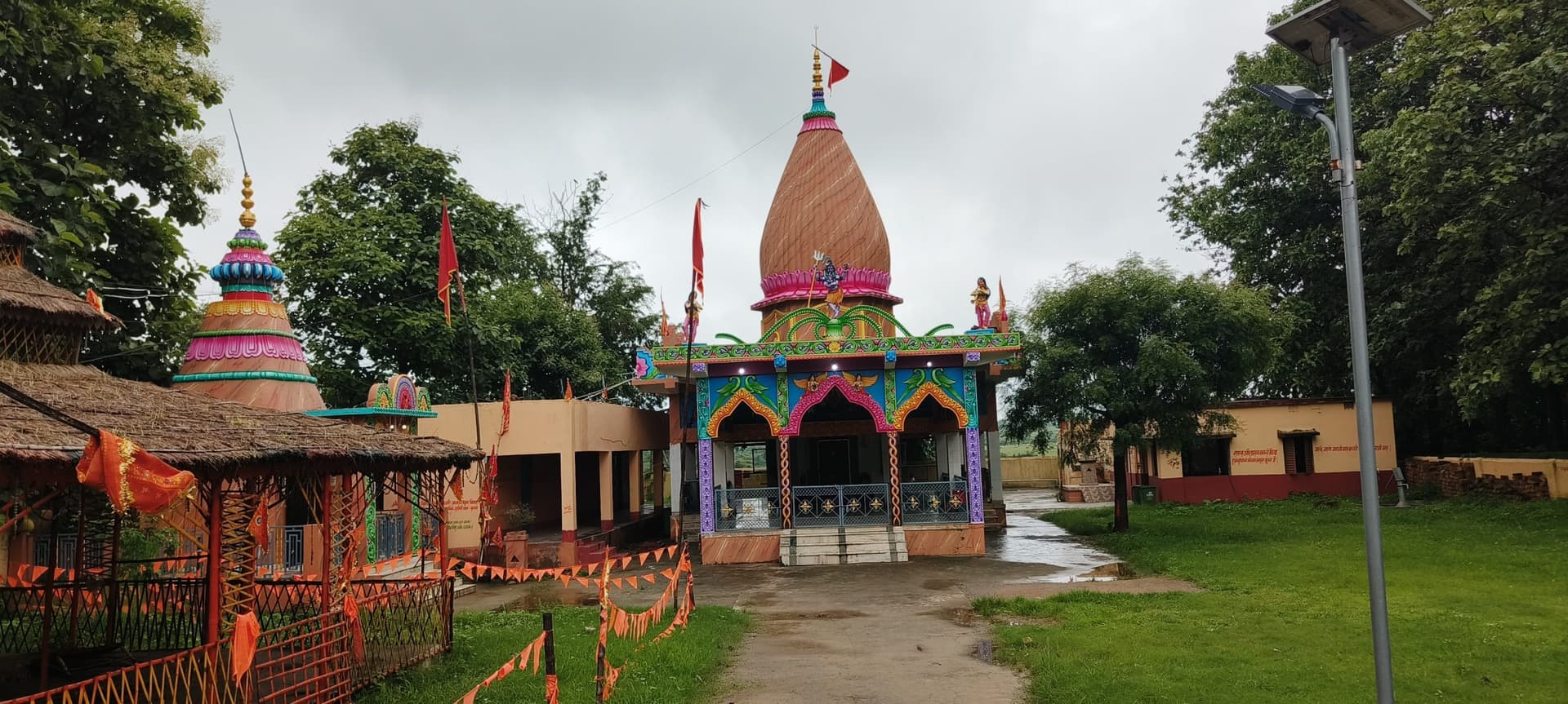 सावन में जलाभिषेक को लेकर सज-धज कर तैयार शिवालय