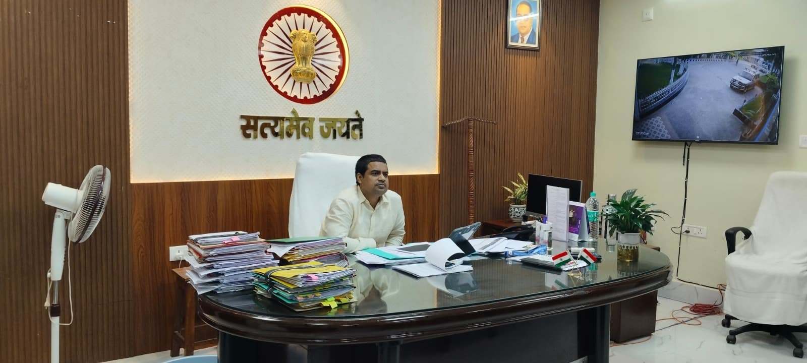 विकास कार्यों में लापरवाही बर्दाश्त नहीं - डीएम